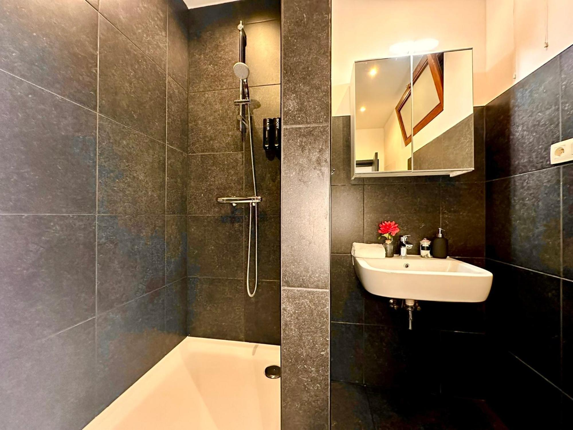 Luxury Suites Centrum By Rikas Hotels Antwerpen Exterior foto